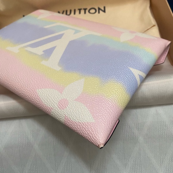 SOLD✨LOUIS VUITTON ESCALE POCHETTE✨ - Picture 5 of 14